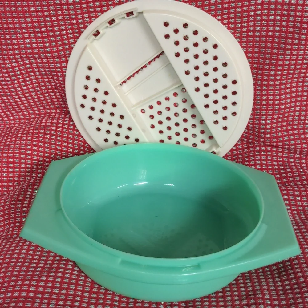 Vintage Tupperware Grater Slicer Bowl 786-5